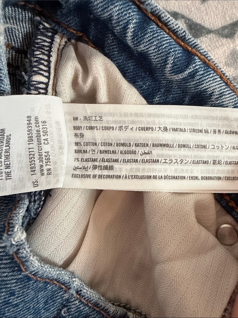 A&F The Mom Short High Rise - Picture 5 of 5